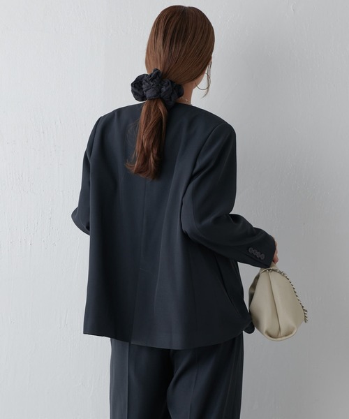 Lui's（ルイス）の「【セットアップ対応】シンプルVカラージャケット（テーラードジャケット・レディース・チャコールグレー/モカ・36/38）」の5枚目の写真