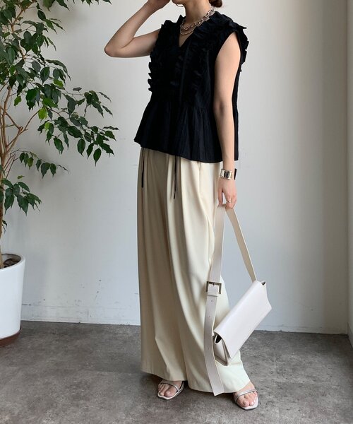 DouDou(ドゥドゥ)の「【WEB限定/前後2WAY仕様】 フリルベスト(シャツ/ブラウス・レディース・ブラック/グレー・FREE)」の5枚目の写真