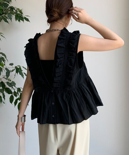 DouDou(ドゥドゥ)の「【WEB限定/前後2WAY仕様】 フリルベスト(シャツ/ブラウス・レディース・ブラック/グレー・FREE)」の8枚目の写真