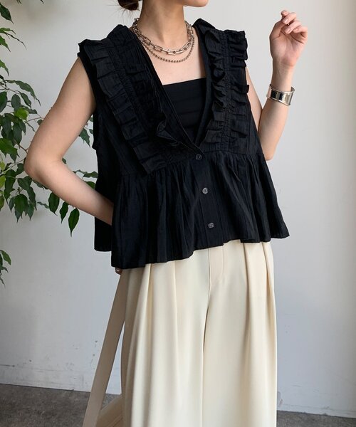 DouDou(ドゥドゥ)の「【WEB限定/前後2WAY仕様】 フリルベスト(シャツ/ブラウス・レディース・ブラック/グレー・FREE)」の11枚目の写真