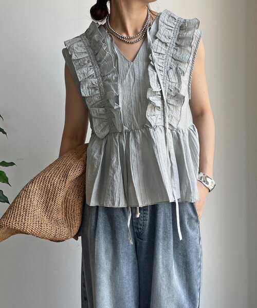 DouDou(ドゥドゥ)の「【WEB限定/前後2WAY仕様】 フリルベスト(シャツ/ブラウス・レディース・ブラック/グレー・FREE)」の21枚目の写真