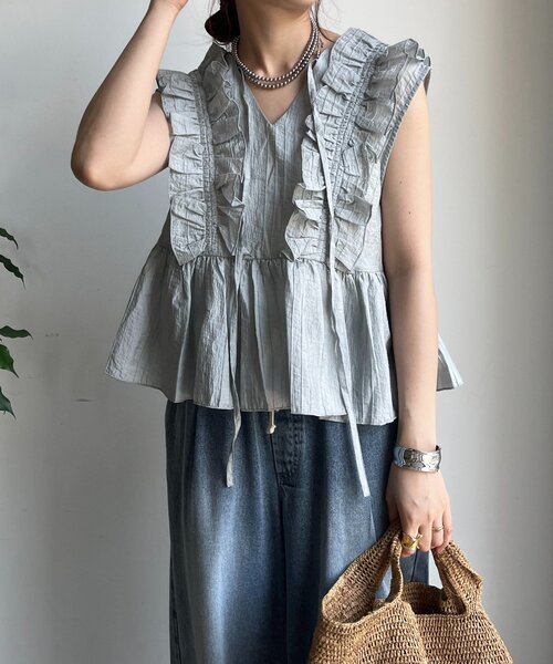 DouDou(ドゥドゥ)の「【WEB限定/前後2WAY仕様】 フリルベスト(シャツ/ブラウス・レディース・ブラック/グレー・FREE)」の22枚目の写真