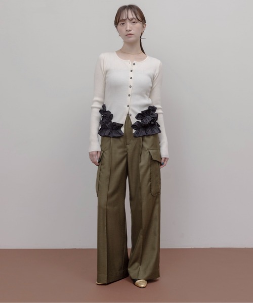 Eimee Law（エイミーロウ）の「ギャザーフリルヘムリブニットカーデ（カーディガン/ボレロ・レディース・オフホワイト/グレー/ブラック・FREE）」の4枚目の写真