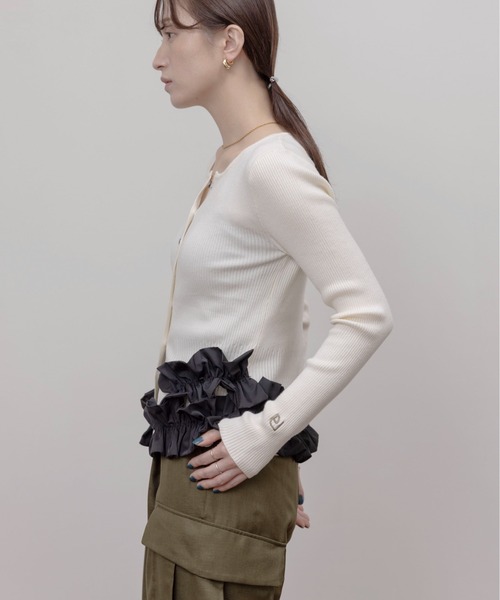 Eimee Law（エイミーロウ）の「ギャザーフリルヘムリブニットカーデ（カーディガン/ボレロ・レディース・オフホワイト/グレー/ブラック・FREE）」の7枚目の写真