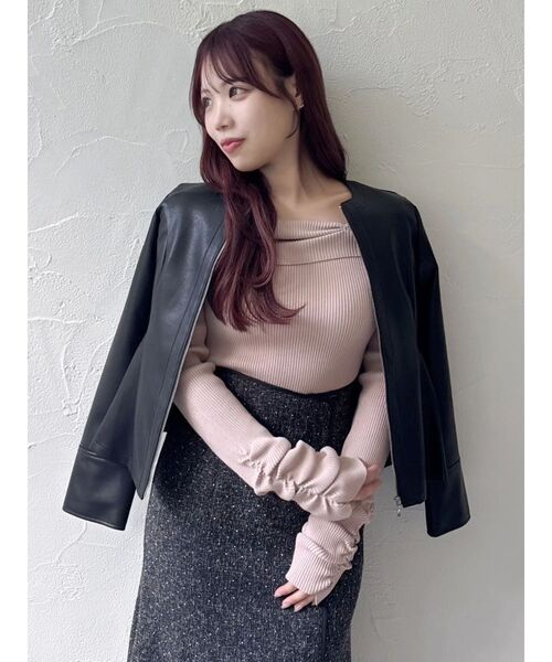 dazzlin（ダズリン）の「ウエストシェイプフェイクレザージャケット（ライダースジャケット・レディース・ベージュ/ブラック・SMALL/MEDIUM）」の8枚目の写真