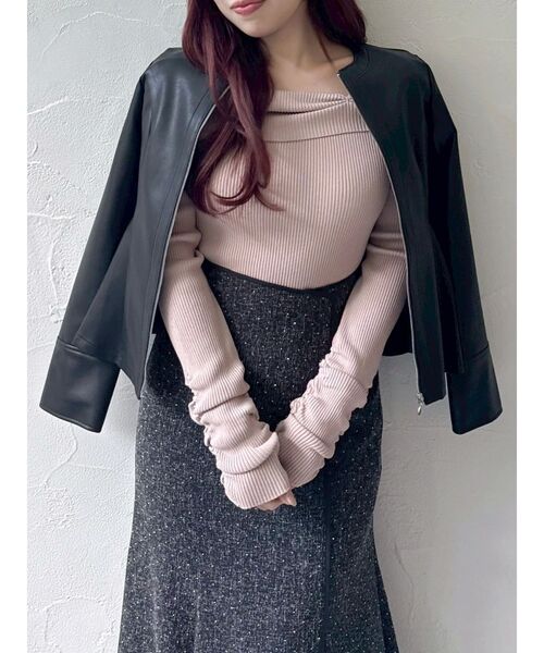 dazzlin（ダズリン）の「ウエストシェイプフェイクレザージャケット（ライダースジャケット・レディース・ベージュ/ブラック・SMALL/MEDIUM）」の11枚目の写真