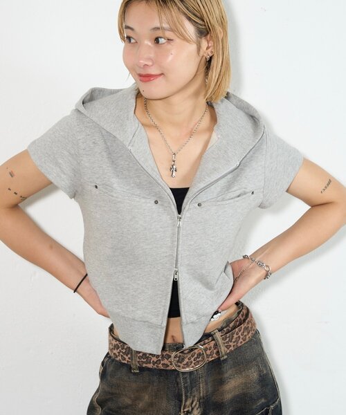 WHO'S WHO gallery（フーズフーギャラリー）の「【セットアップ可能】スラッシュポケットコンパクト半袖パーカー（パーカー・レディース・グレー/カーキ/ネイビー・FREE）」の4枚目の写真