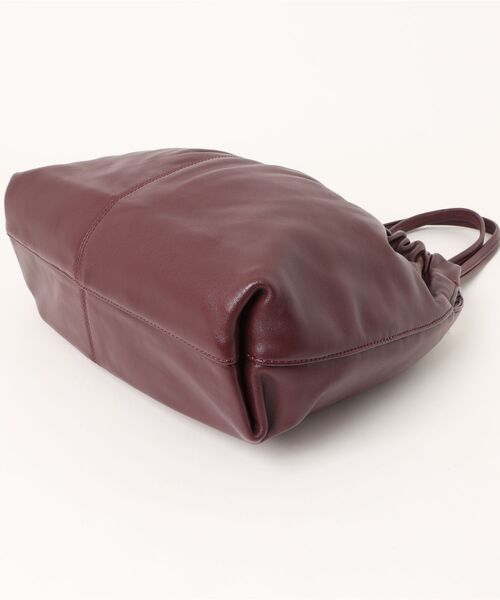 MARC JACOBS(マークジェイコブス)の「THE CRISTINA TOTE/ザ クリスティーナ トート(ショルダーバッグ・レディース・アイボリー/ブラック/パープル系その他・ONE SIZE)」の19枚目の写真