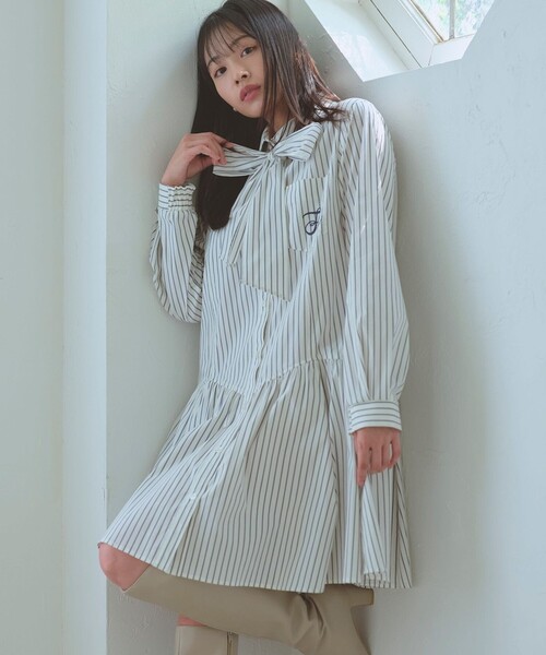 Feroux(フェルゥ)の「【2WAY】リボンタイシャツ ワンピース(ワンピース・レディース・ホワイト系1/グレー系・MEDIUM/SMALL)」の1枚目の写真