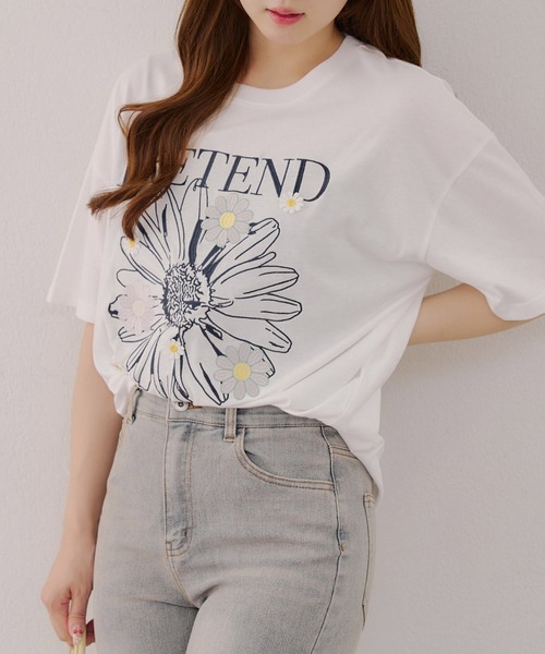 continuer de NICE CLAUP(コンティニューデナイスクラップ)の「ビックデイジープリントTシャツ(Tシャツ/カットソー・レディース・ネイビー/オフホワイト/オートミール・FREE)」の2枚目の写真