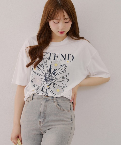 continuer de NICE CLAUP(コンティニューデナイスクラップ)の「ビックデイジープリントTシャツ(Tシャツ/カットソー・レディース・ネイビー/オフホワイト/オートミール・FREE)」の22枚目の写真