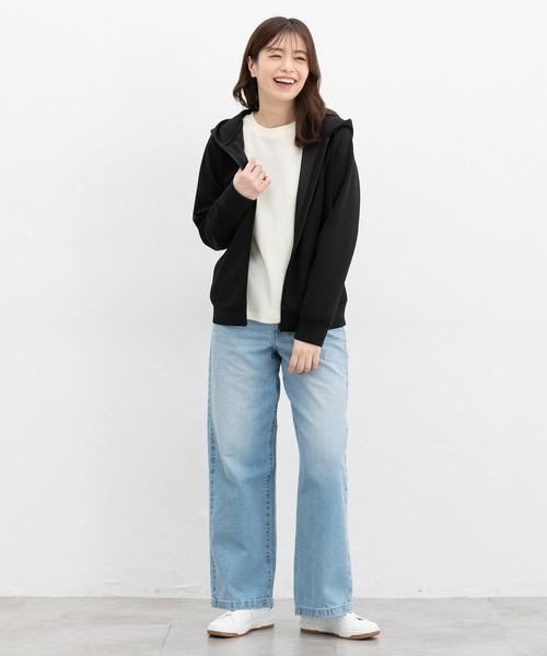 Honeys(ハニーズ)の「きれいめジップパーカー(パーカー・レディース・グレイッシュベージュ/アイボリー/スミクロ/モカ/ブルー/ブラック/スモークピンク・3L/S/M/LL/L)」の11枚目の写真