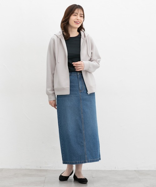 Honeys(ハニーズ)の「きれいめジップパーカー(パーカー・レディース・グレイッシュベージュ/アイボリー/スミクロ/モカ/ブルー/ブラック/スモークピンク・3L/S/M/LL/L)」の21枚目の写真