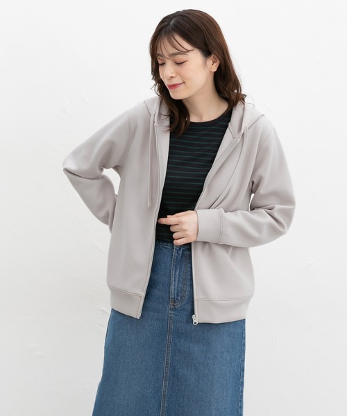 Honeys(ハニーズ)の「きれいめジップパーカー(パーカー・レディース・グレイッシュベージュ/アイボリー/スミクロ/モカ/ブルー/ブラック/スモークピンク・3L/S/M/LL/L)」の22枚目の写真