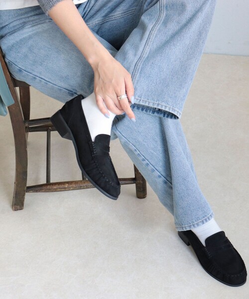 fredy emue（フレディエミュ）の「ポリスエードギャザーローファー（その他シューズ・レディース・ブラウン/ブラック・L/M/S）」の2枚目の写真