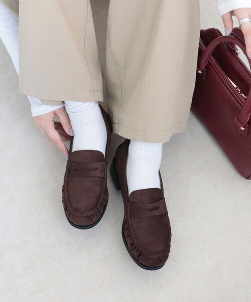 fredy emue（フレディエミュ）の「ポリスエードギャザーローファー（その他シューズ・レディース・ブラウン/ブラック・L/M/S）」の4枚目の写真