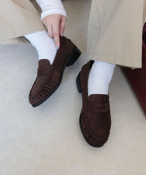 fredy emue（フレディエミュ）の「ポリスエードギャザーローファー（その他シューズ・レディース・ブラウン/ブラック・L/M/S）」の5枚目の写真