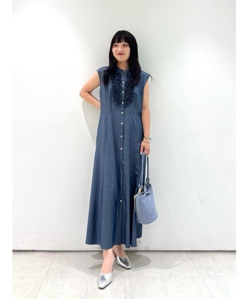 allureville（アルアバイル）の「デニムライクツイルワンピース（ワンピース・レディース・ベージュ/ネイビー・2/1）」の15枚目の写真