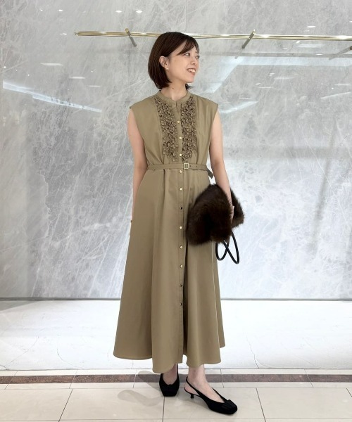 allureville（アルアバイル）の「デニムライクツイルワンピース（ワンピース・レディース・ベージュ/ネイビー・2/1）」の14枚目の写真