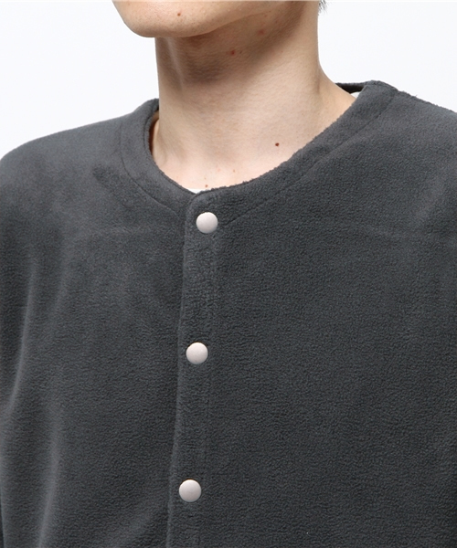 Denime(ドゥニーム)の「フリースクルーカーディガン(カーディガン/ボレロ・メンズ・カーキ/ネイビー/ダークグレー・LARGE/MEDIUM)」の12枚目の写真