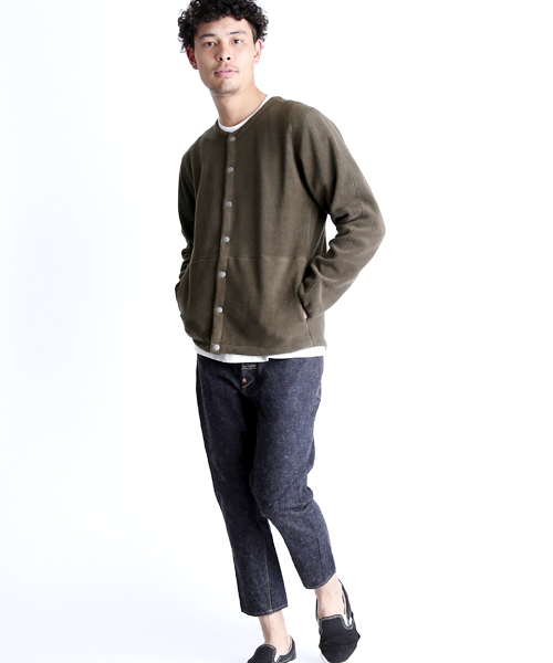 Denime(ドゥニーム)の「フリースクルーカーディガン(カーディガン/ボレロ・メンズ・カーキ/ネイビー/ダークグレー・LARGE/MEDIUM)」の5枚目の写真