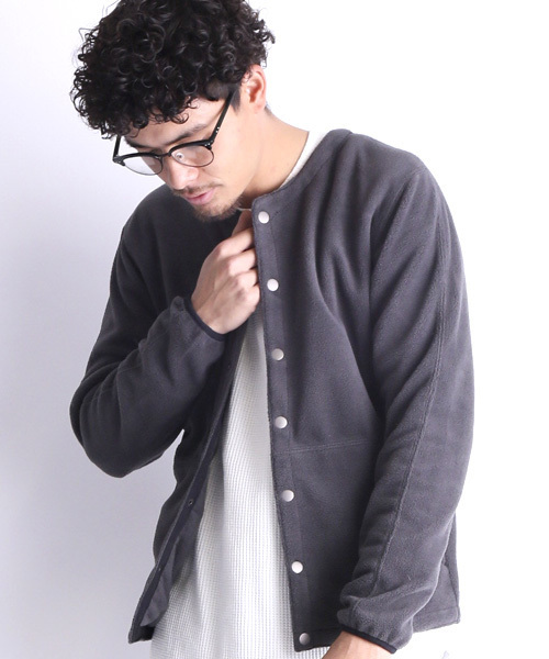 Denime(ドゥニーム)の「フリースクルーカーディガン(カーディガン/ボレロ・メンズ・カーキ/ネイビー/ダークグレー・LARGE/MEDIUM)」の7枚目の写真