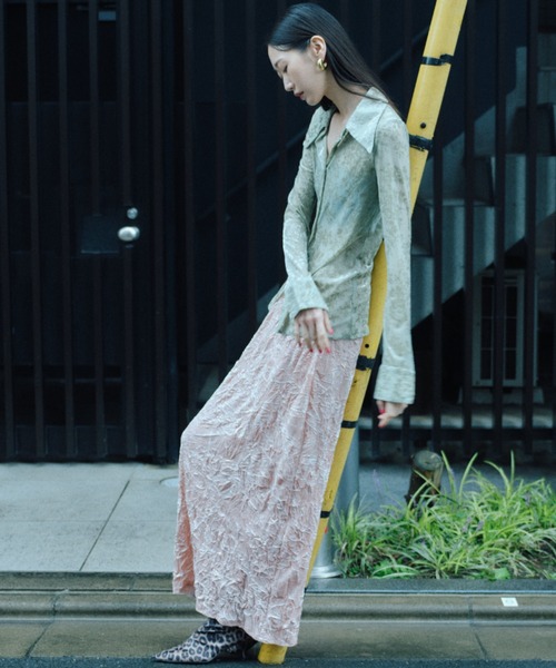 yae（ヤエ）の「Sheer opal slim fit shirt / シアーオパールスリムフィットシャツ（シャツ/ブラウス・レディース・ブラウン/ネイビー/ライトグリーン・FREE）」の10枚目の写真