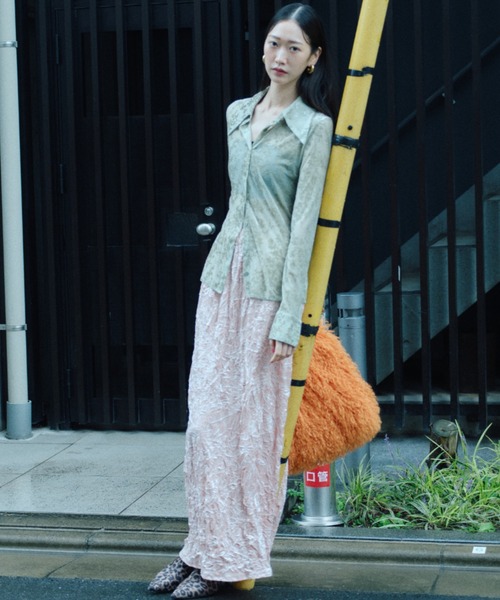 yae（ヤエ）の「Sheer opal slim fit shirt / シアーオパールスリムフィットシャツ（シャツ/ブラウス・レディース・ブラウン/ネイビー/ライトグリーン・FREE）」の11枚目の写真