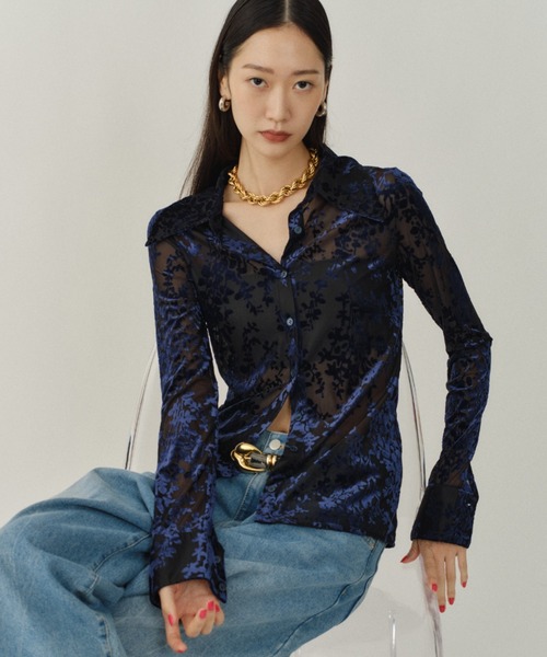 yae（ヤエ）の「Sheer opal slim fit shirt / シアーオパールスリムフィットシャツ（シャツ/ブラウス・レディース・ブラウン/ネイビー/ライトグリーン・FREE）」の4枚目の写真