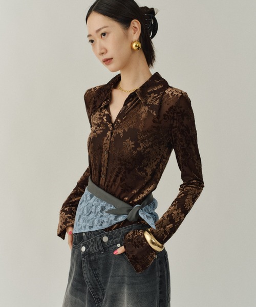 yae（ヤエ）の「Sheer opal slim fit shirt / シアーオパールスリムフィットシャツ（シャツ/ブラウス・レディース・ブラウン/ネイビー/ライトグリーン・FREE）」の15枚目の写真