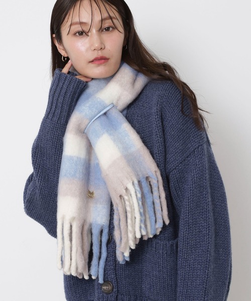 PAUL&JOE（ポールアンドジョー）の「ボリュームマフラー ”チェック 無地” ネコチャーム（マフラー・レディース・ネイビー/オフホワイト/ピンク/ブラウン/ライトグレー/ピンク系その他/ブラウン系その他/サックスブルー・FREE）」の6枚目の写真