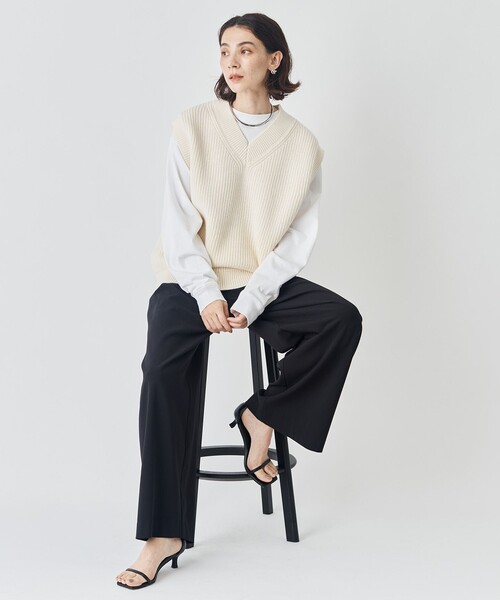 UNFILO(アンフィーロ)の「マイビューティ タックワイドパンツ(その他パンツ・レディース・グレー系/ブラック系/ベージュ系/ダークブラウン系・X-SMALL/SMALL/MEDIUM/MT/LARGE)」の15枚目の写真