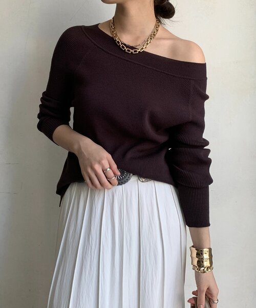 DouDou(ドゥドゥ)の「ボートネックリブニット(ニット/セーター・レディース・グレー/オフホワイト/ブラック/ブラウン/ボルドー・FREE)」の4枚目の写真