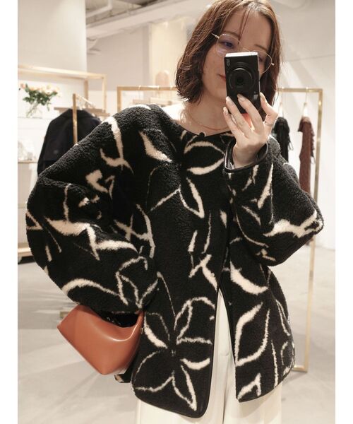 LAGUNAMOON（ラグナムーン）の「【REVIVAL】リバーシブルボアブルゾン（ブルゾン・レディース・アイボリー/ブラック・FREE）」の4枚目の写真