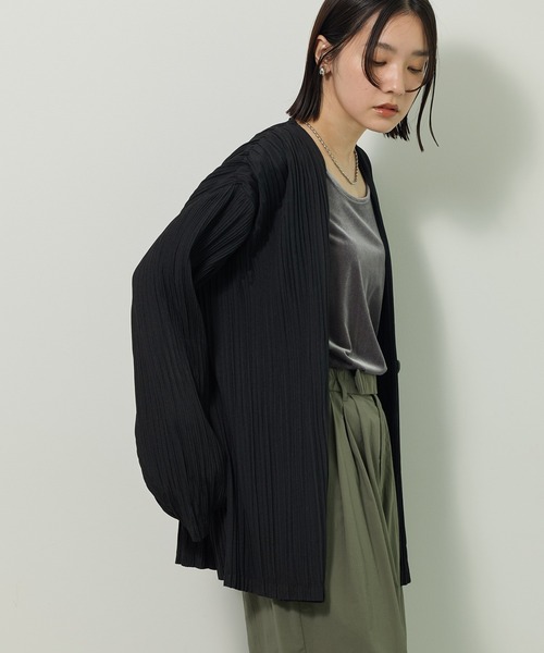 ELENCARE DUE（エレンカーレデュエ）の「・ELENCARE DUE プリーツノーカラージャケット（テーラードジャケット・レディース・グレイッシュベージュ/ブラック/ブラウン・FREE）」の2枚目の写真