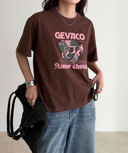 fredy emue(フレディエミュ)の「【GEVACO/ゲバコ】フロントプリントTシャツ(Tシャツ/カットソー・レディース・ブラウン/ネイビー/オフホワイト・38)」の1枚目の写真