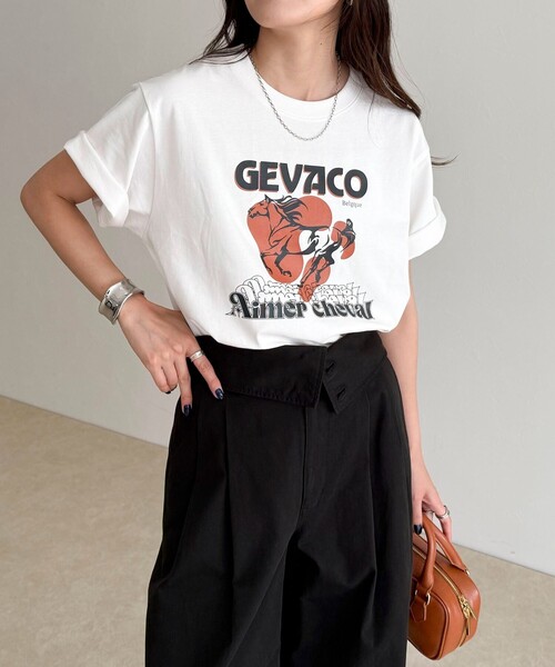 fredy emue(フレディエミュ)の「【GEVACO/ゲバコ】フロントプリントTシャツ(Tシャツ/カットソー・レディース・ブラウン/ネイビー/オフホワイト・38)」の2枚目の写真
