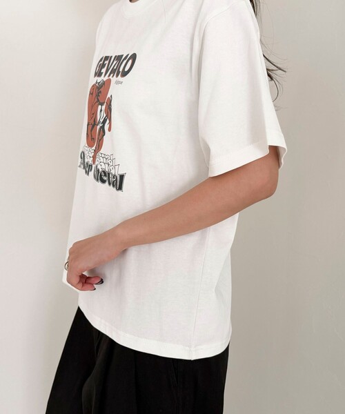 fredy emue(フレディエミュ)の「【GEVACO/ゲバコ】フロントプリントTシャツ(Tシャツ/カットソー・レディース・ブラウン/ネイビー/オフホワイト・38)」の4枚目の写真