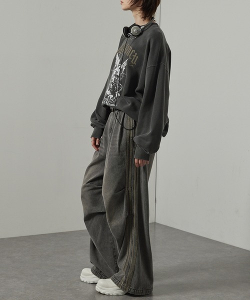 Alfred Alex(アルフレッドアレックス)の「【Alfred Alex】ヴィンテージ加工ピグメント アソートグラフィックオーバーサイズスウェット(スウェット・メンズ・ダークブラウン/ブラック系/ワイン/ブラック/ブルー/ブラック系2・L/M)」の8枚目の写真