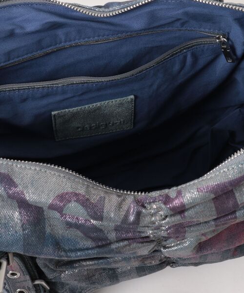 Desigual（デシグアル）の「ギャザー サイドリボン デニム中型ハンドバッグ 2026年春夏 新作（ハンドバッグ・レディース・マルチ・FREE）」の3枚目の写真