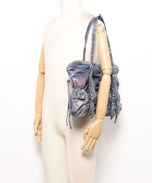 Desigual（デシグアル）の「ギャザー サイドリボン デニム中型ハンドバッグ 2026年春夏 新作（ハンドバッグ・レディース・マルチ・FREE）」の4枚目の写真