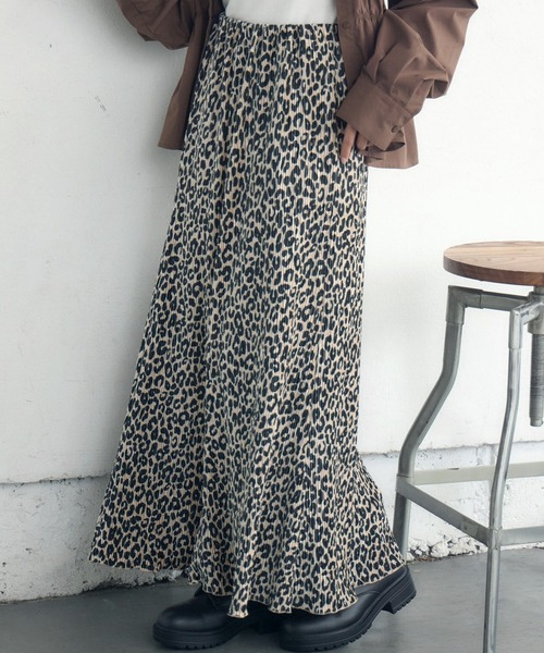 RETRO GIRL(レトロガール)の「ベロア細プリーツSK(スカート・レディース・ブラック/ブラウン/レオパード/ブラック系その他4・FREE)」の4枚目の写真