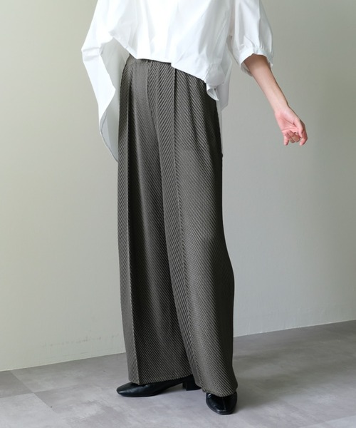 DOLLUPOOPS(ドールアップウップス)の「ヘリンボーンプリーツイージーパンツ(その他パンツ・レディース・カーキ/ブラック・38)」の1枚目の写真