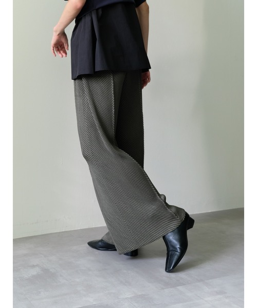 DOLLUPOOPS(ドールアップウップス)の「ヘリンボーンプリーツイージーパンツ(その他パンツ・レディース・カーキ/ブラック・38)」の17枚目の写真