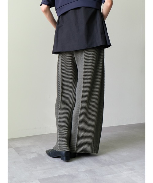 DOLLUPOOPS(ドールアップウップス)の「ヘリンボーンプリーツイージーパンツ(その他パンツ・レディース・カーキ/ブラック・38)」の4枚目の写真