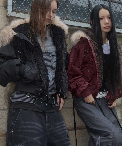 FANCY CLUB（ファンシークラブ）の「A'GEM/9 × .kom 『FANCY CLUB/ファンシークラブ』 EYELET FUR MA-1/アイレット ファー MA-1（MA-1・レディース・ボルドー/ブラック・FREE）」の4枚目の写真