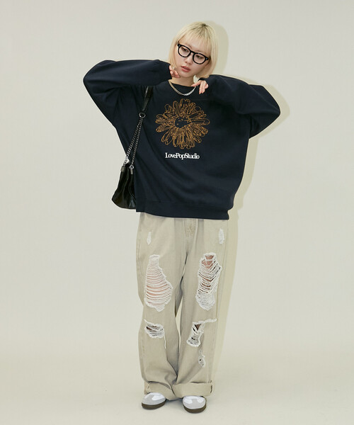 PUBLUX(パブリュクス)の「PUBLUX/パブリュクス LOVE POP STUDIO FLOWER EMBROIDERY SWEAT(限定展開)(スウェット・メンズ・ライトグレー/ネイビー/ブラック・SMALL/MEDIUM/LARGE)」の7枚目の写真