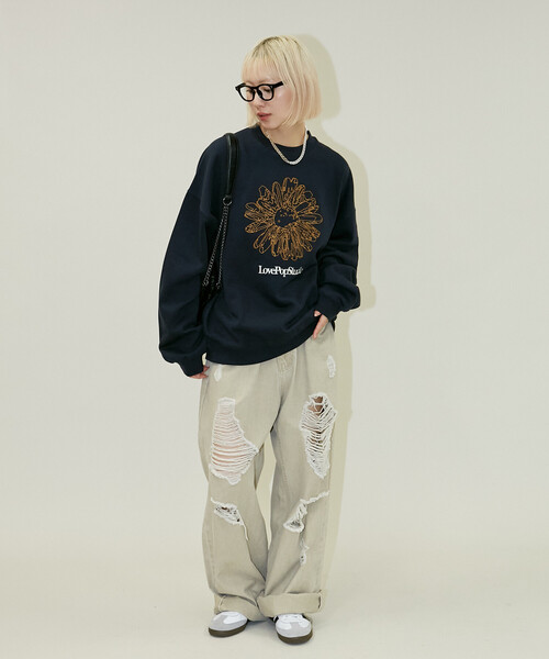 PUBLUX(パブリュクス)の「PUBLUX/パブリュクス LOVE POP STUDIO FLOWER EMBROIDERY SWEAT(限定展開)(スウェット・メンズ・ライトグレー/ネイビー/ブラック・SMALL/MEDIUM/LARGE)」の10枚目の写真