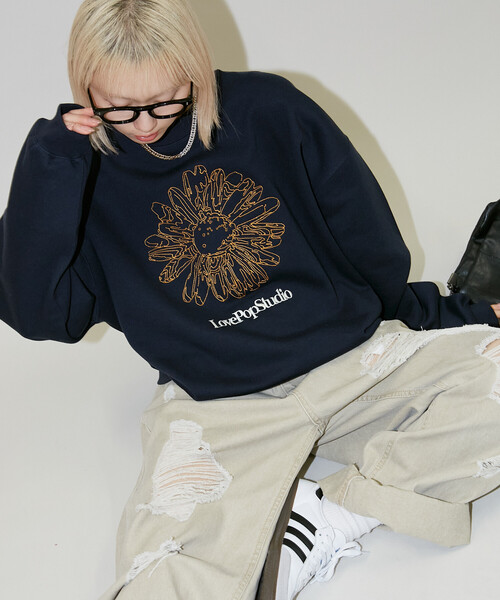 PUBLUX(パブリュクス)の「PUBLUX/パブリュクス LOVE POP STUDIO FLOWER EMBROIDERY SWEAT(限定展開)(スウェット・メンズ・ライトグレー/ネイビー/ブラック・SMALL/MEDIUM/LARGE)」の11枚目の写真