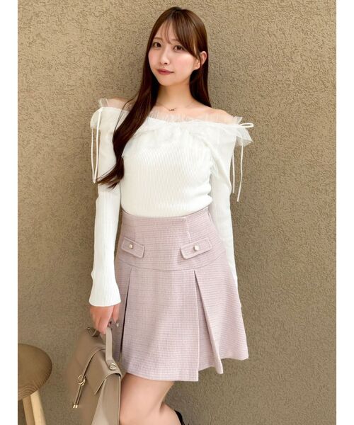 dazzlin（ダズリン）の「リボンチュールオフショルニットトップス（ニット/セーター・レディース・ブラック/オフホワイト/グレー・FREE）」の2枚目の写真